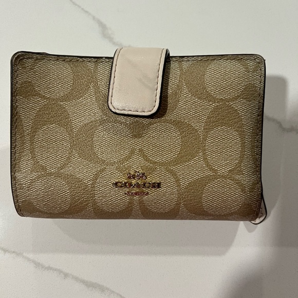 Gentle used coach wallet - Picture 1 of 1